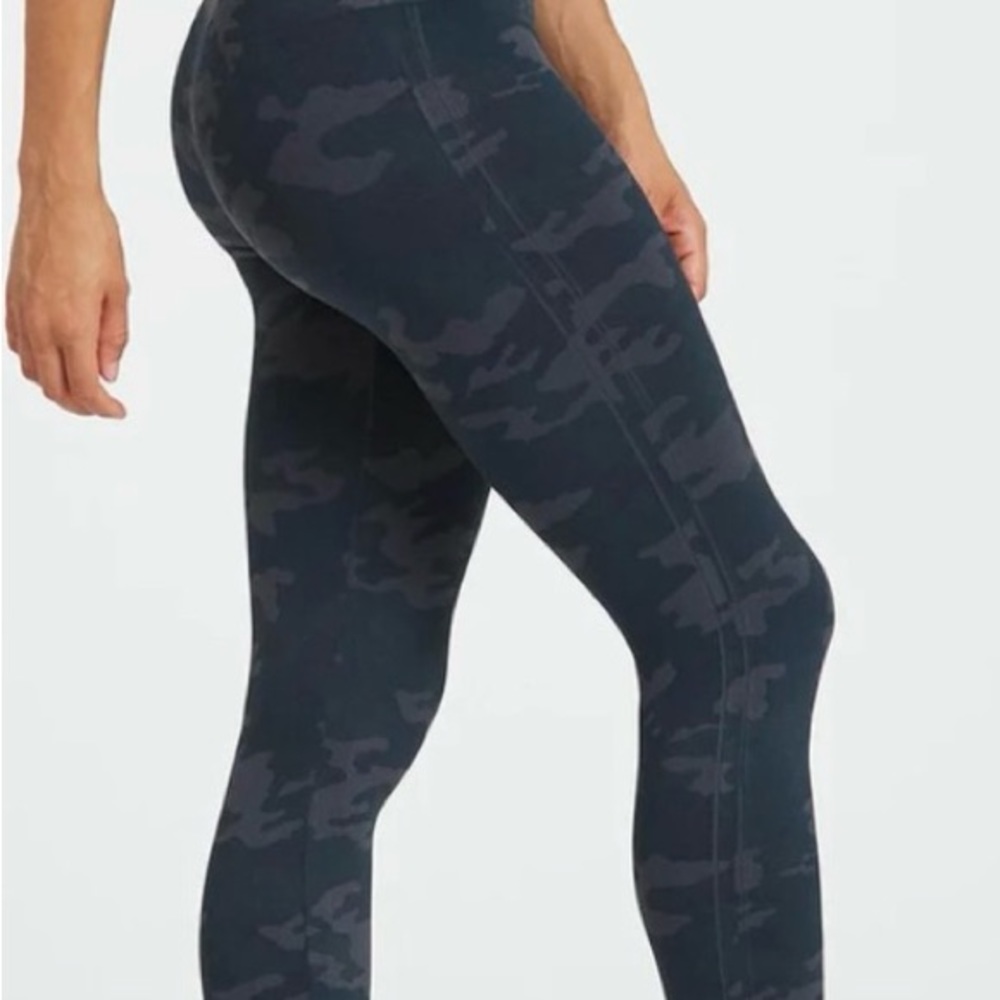 Spanks, camo leggings